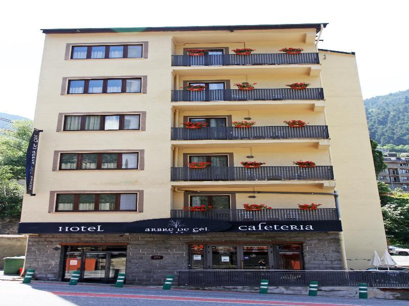 Hotel Arbre De Neu Encamp Bagian luar foto